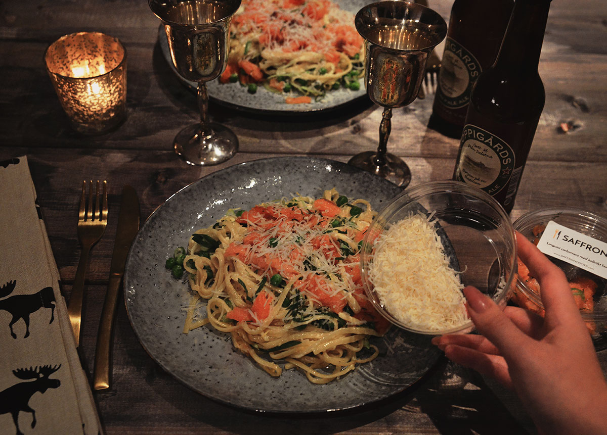 Linguini carbonara med kallrökt lax av Nils Molinder