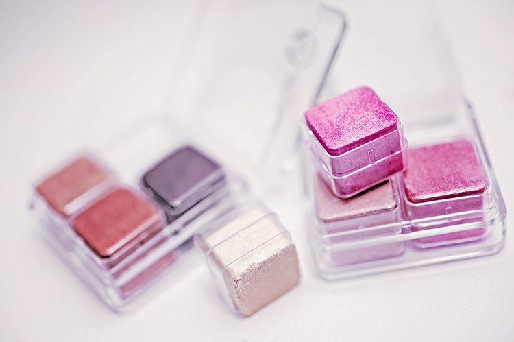 the-body-shop-shimmer-cubes-pink