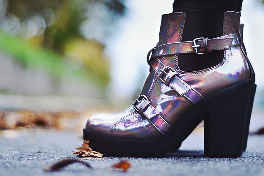 Holographic boots