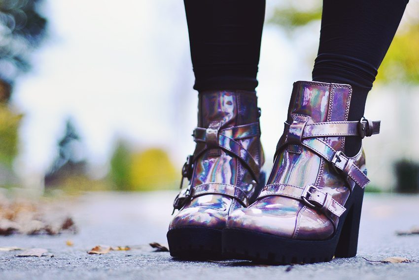 Holographic boots