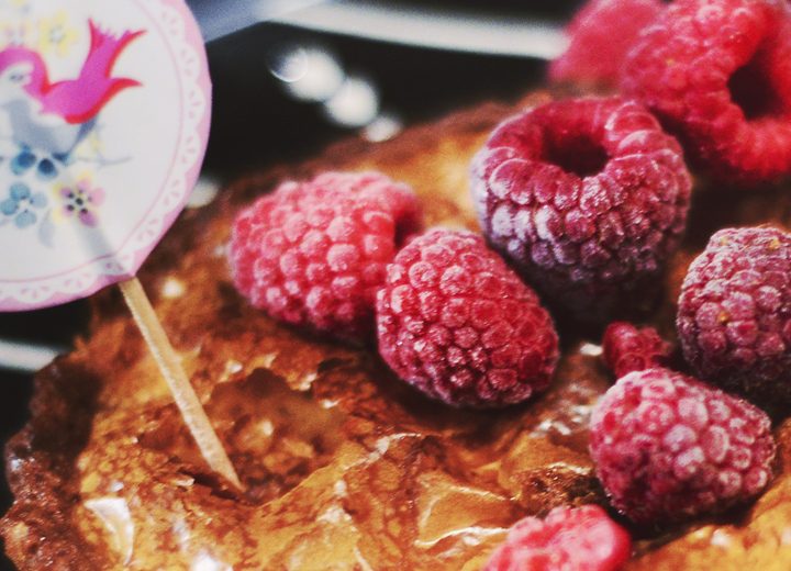 Saffranskladdkaka med vit choklad