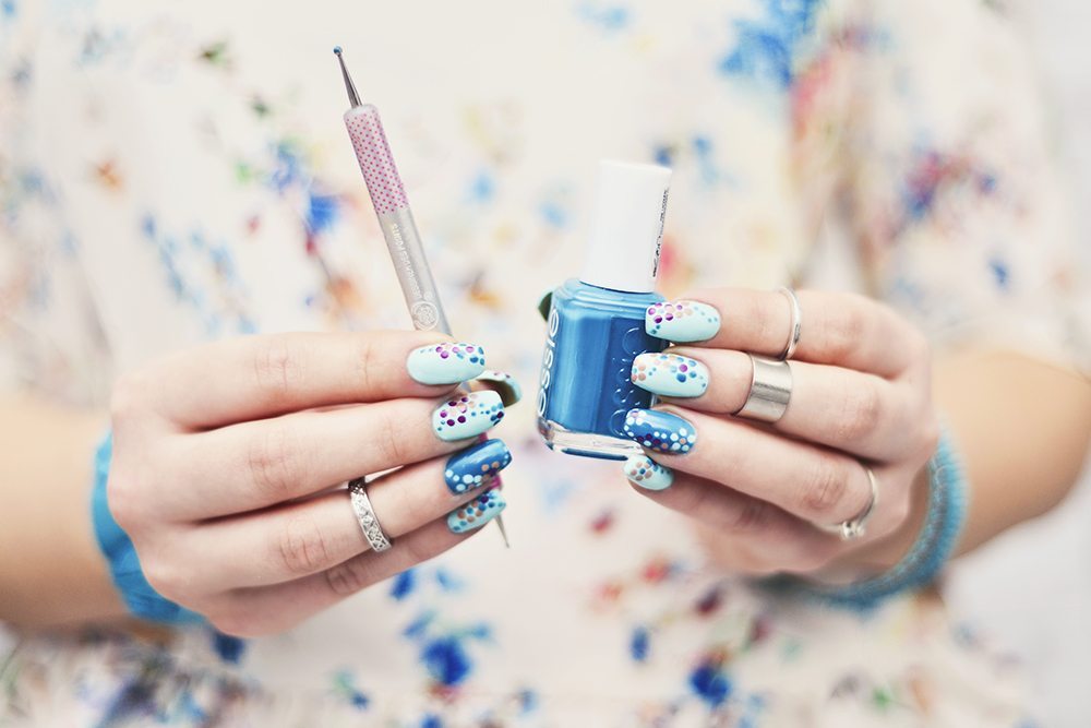 How to: Flower Dots Nail Art