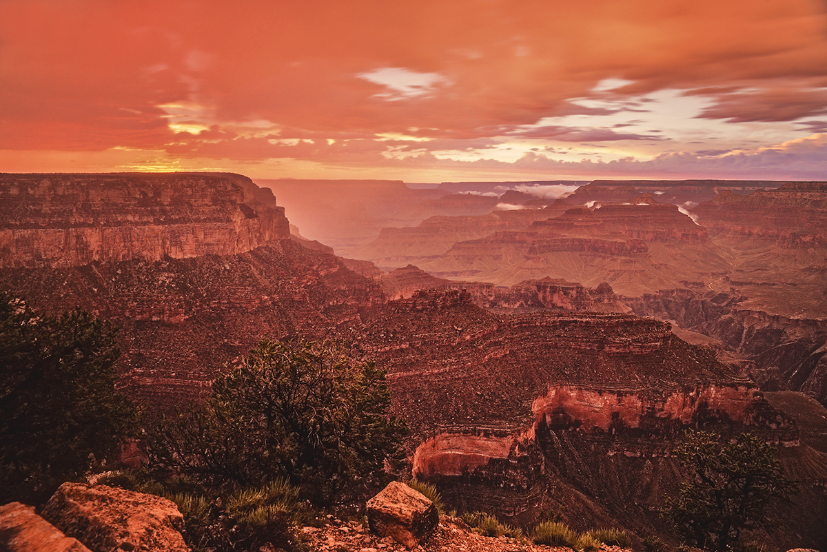 Beautiful orange and red sky after sunset in Grand Canyon - Mather Point / Solnedgång i Grand Canyon