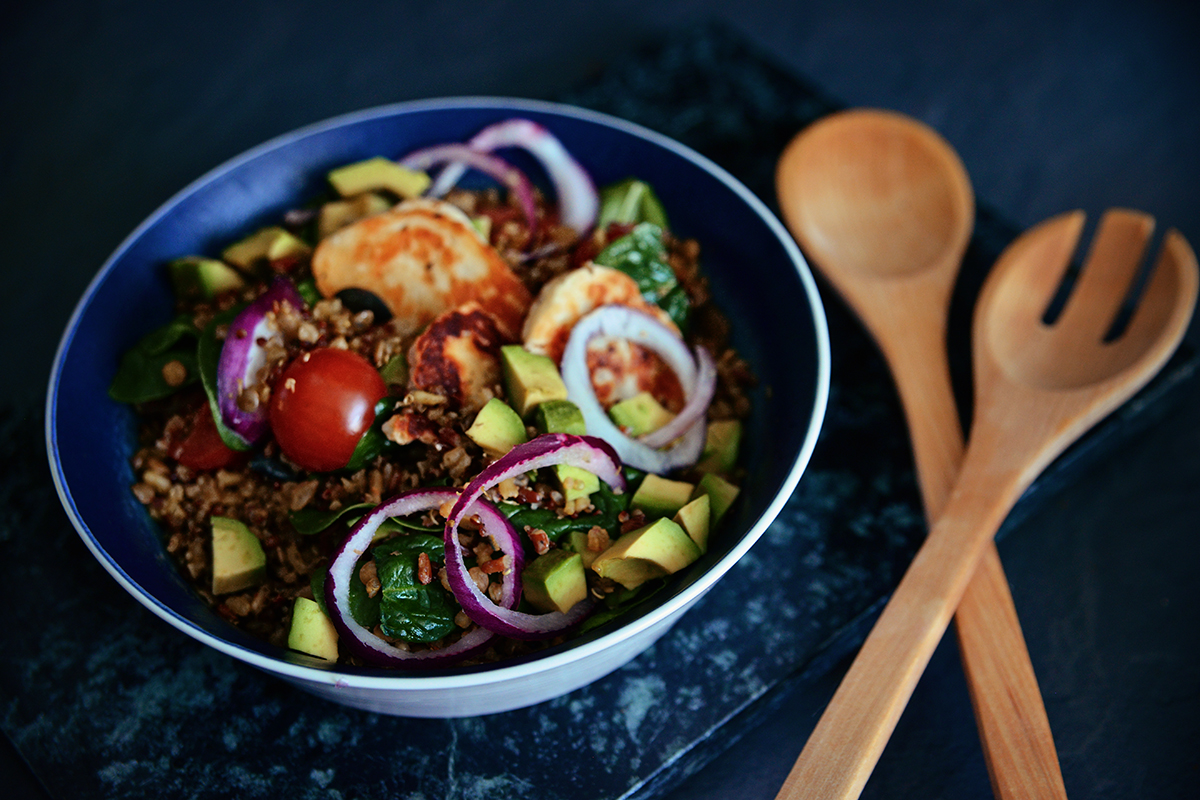 Supersallad med halloumi & avokado med Pauluns Supermix