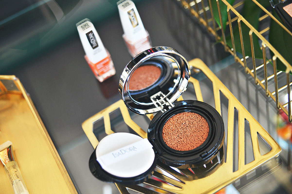 IsaDora Bronzing Cushion Foundation