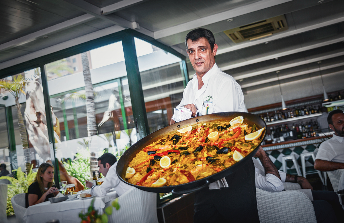 Paella lunch on Pontiente Beach in Benidorm