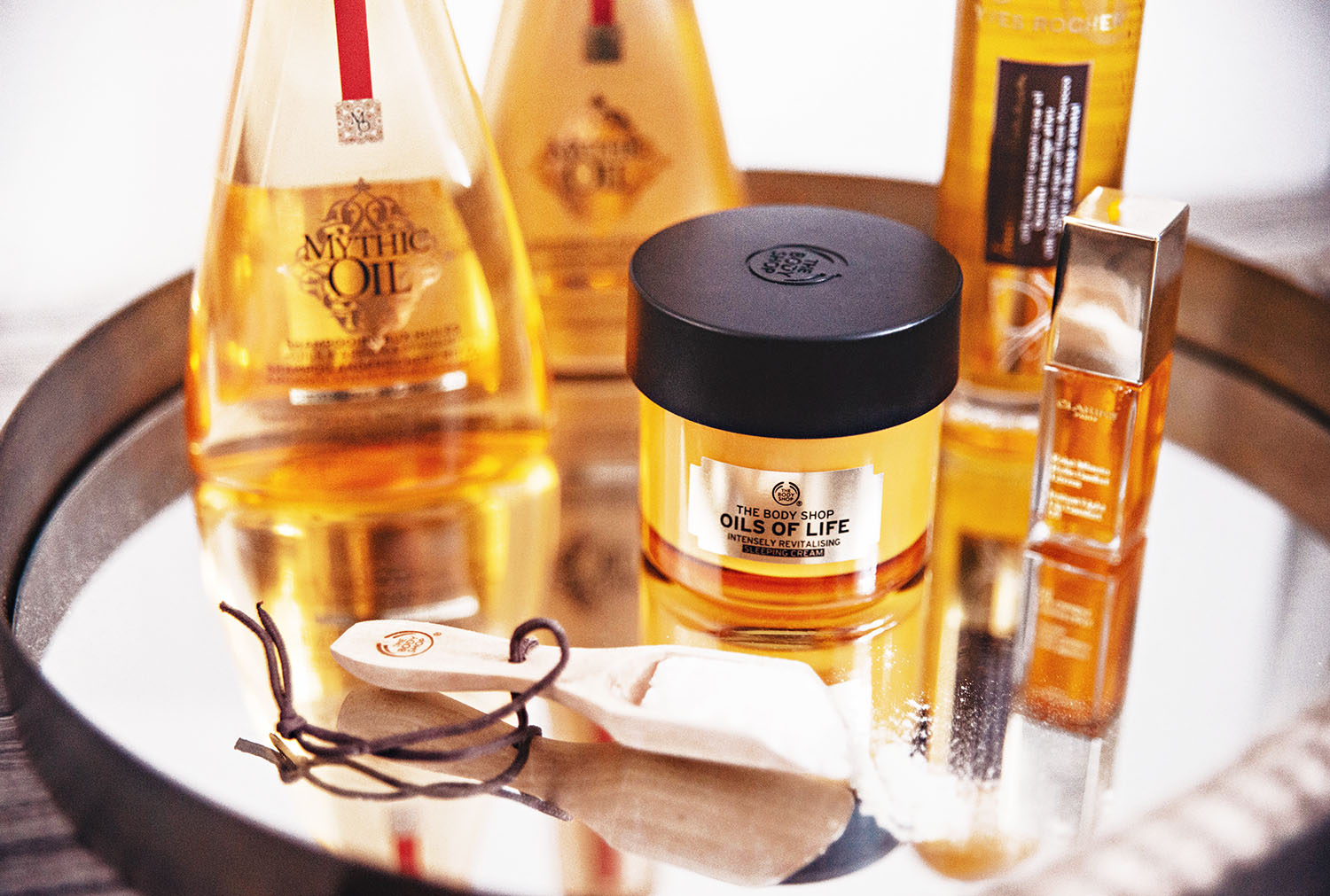 The Body Shop Oils Of Life Intensely Revitalising Sleeping Cream