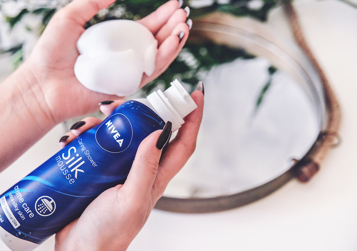 Nivea Caring Shower Silk Mousse