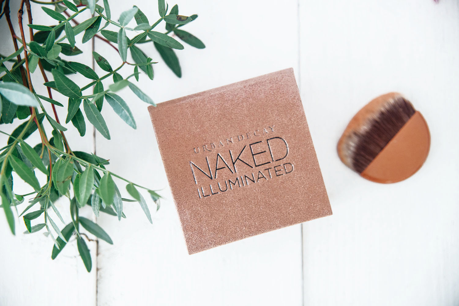 Urban Decay Naked Illuminated Shimmering Powder for Face and Body