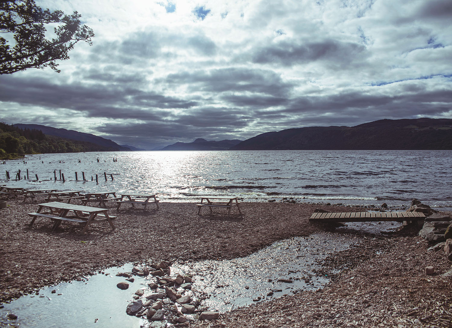 Utsikt över Loch Ness från Dores Beach