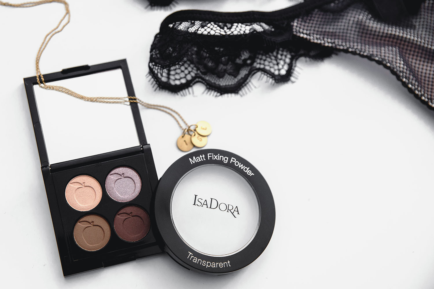 Eyeshadow Quartet from Idun Minerals + IsaDora Matt Fixing Powder