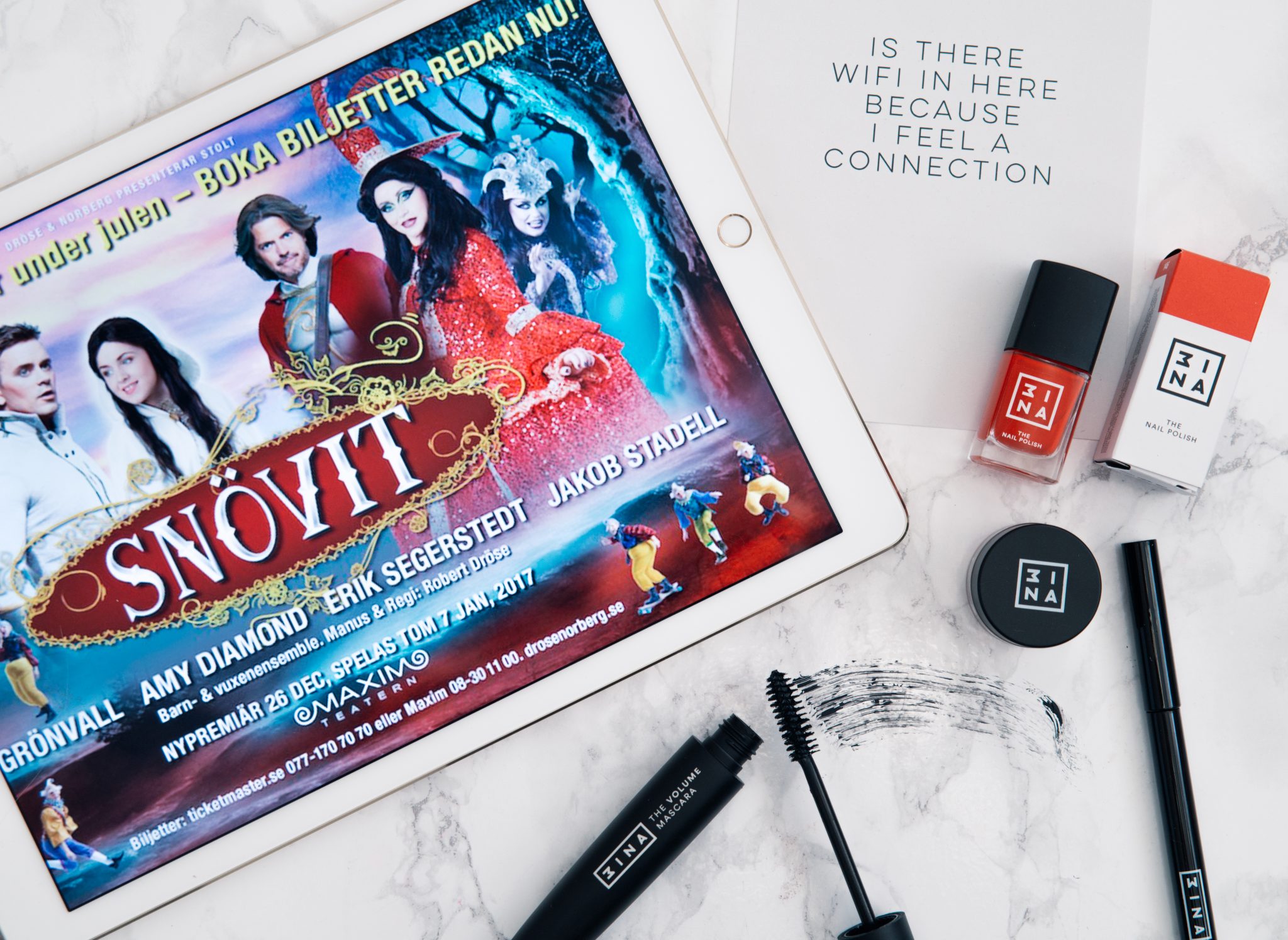 Flatlay: 3ina Makeup & Snövit The Musical