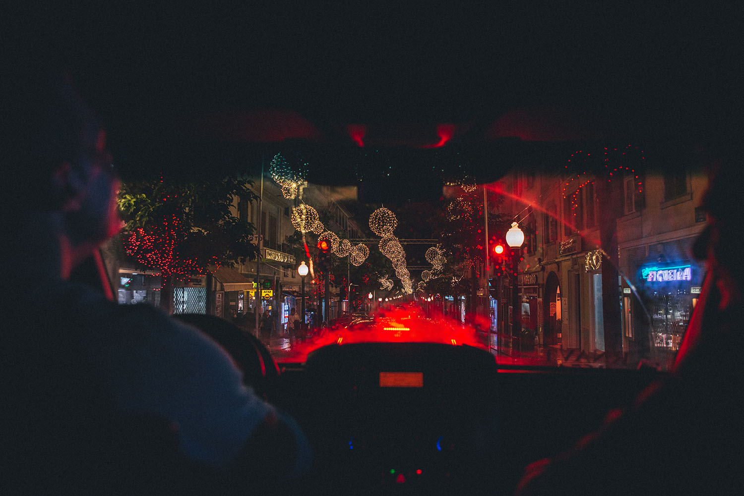 Christmas light through car window