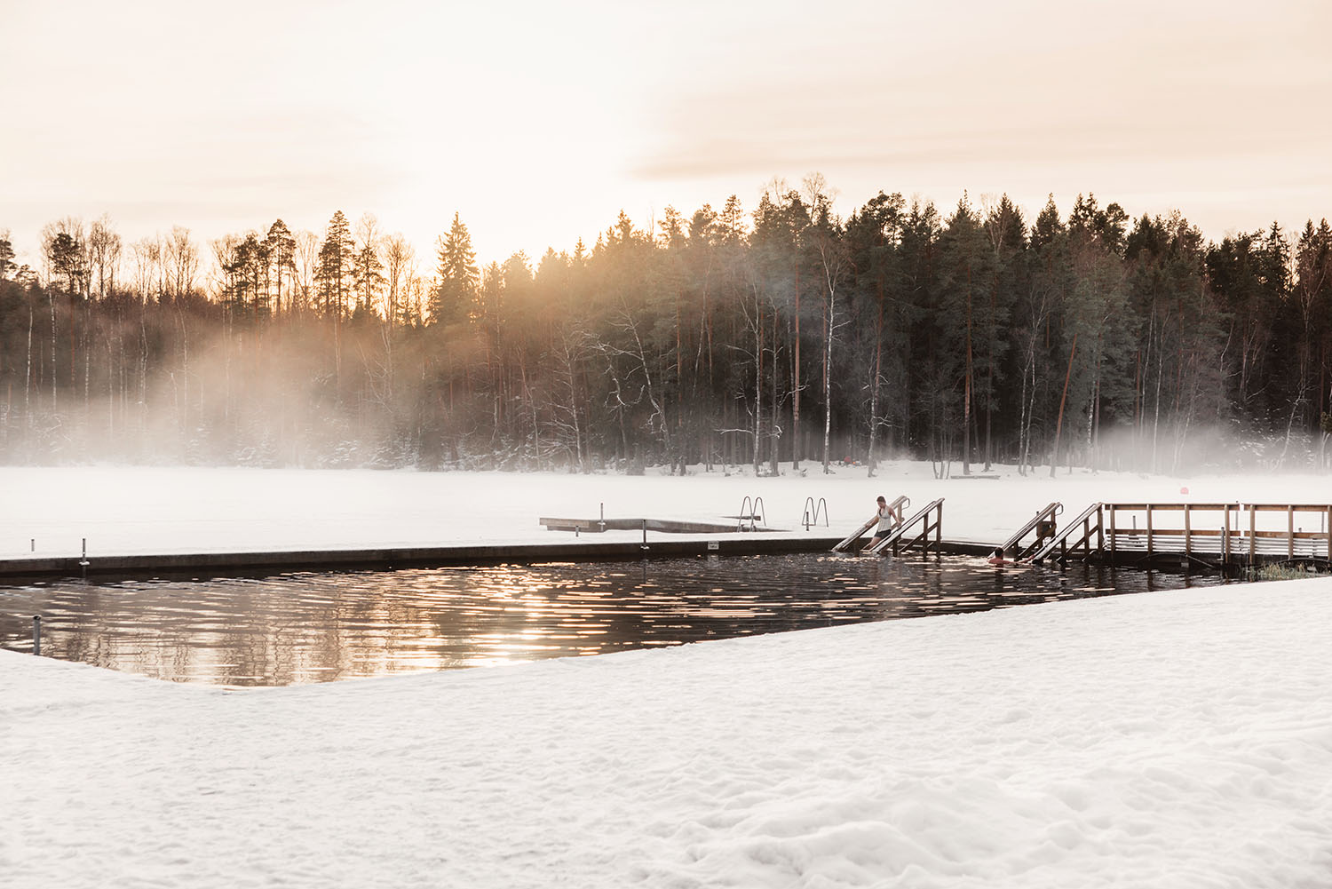 Ice Swimming at Kuusijärvi Lake in Vantaa - Isvak i Hanaböle träsk