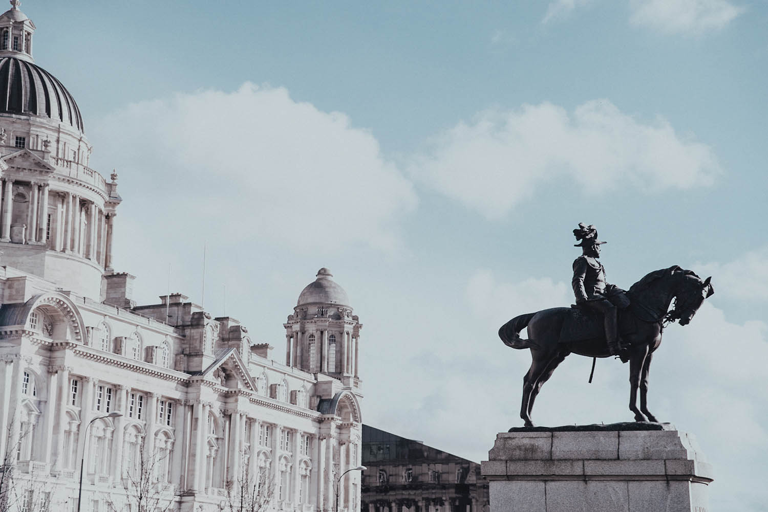 Royal Liver Building - Statue