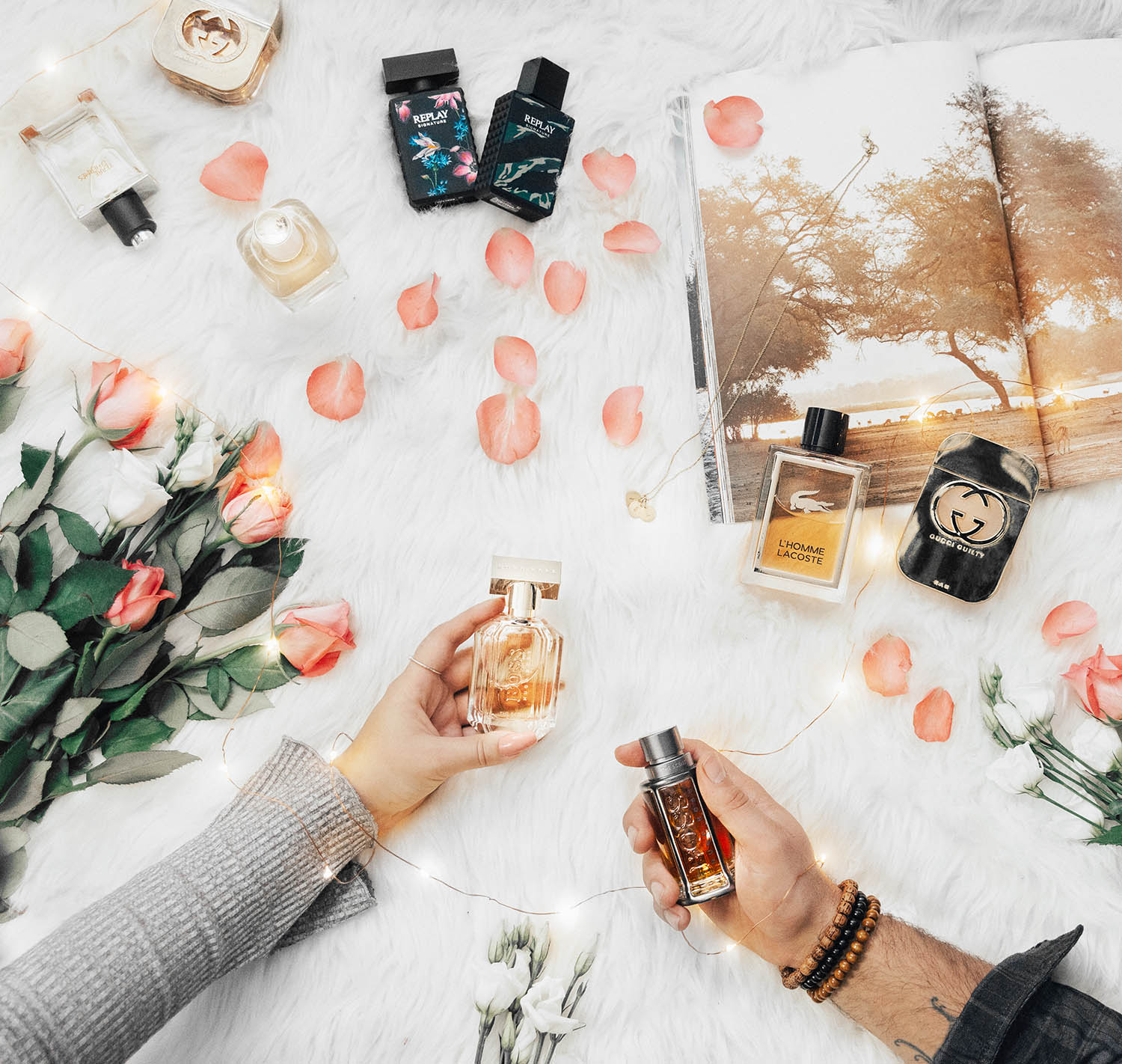 Flatlay med matchande parfymer för henne & honom