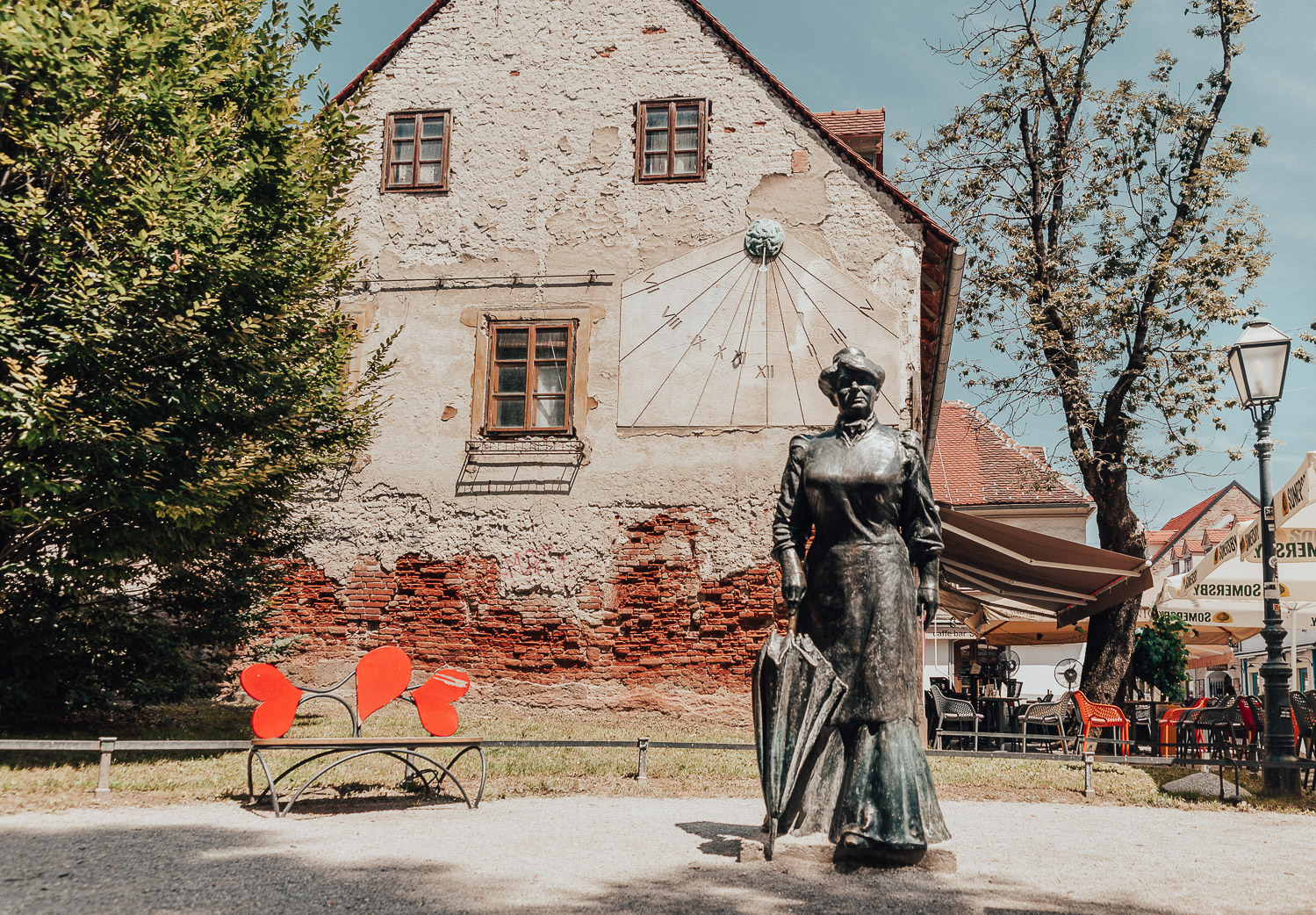 Den livfulla gatan Tkalčićeva i Zagreb