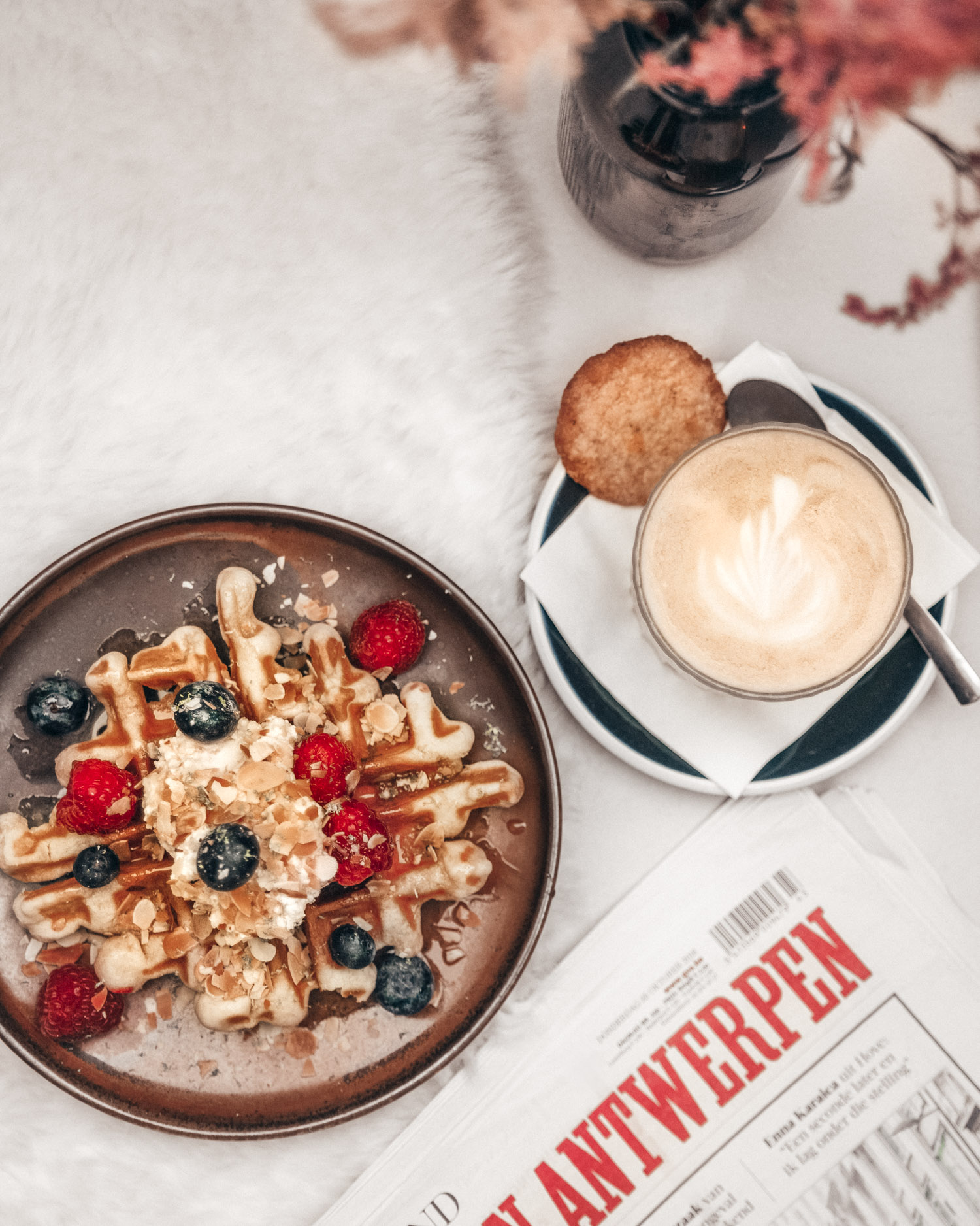 Belgiska våfflor till frukost på Hotel Pilar i Antwerpen, Belgien