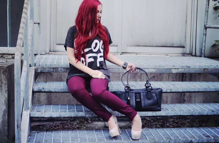 red_hair-outfit