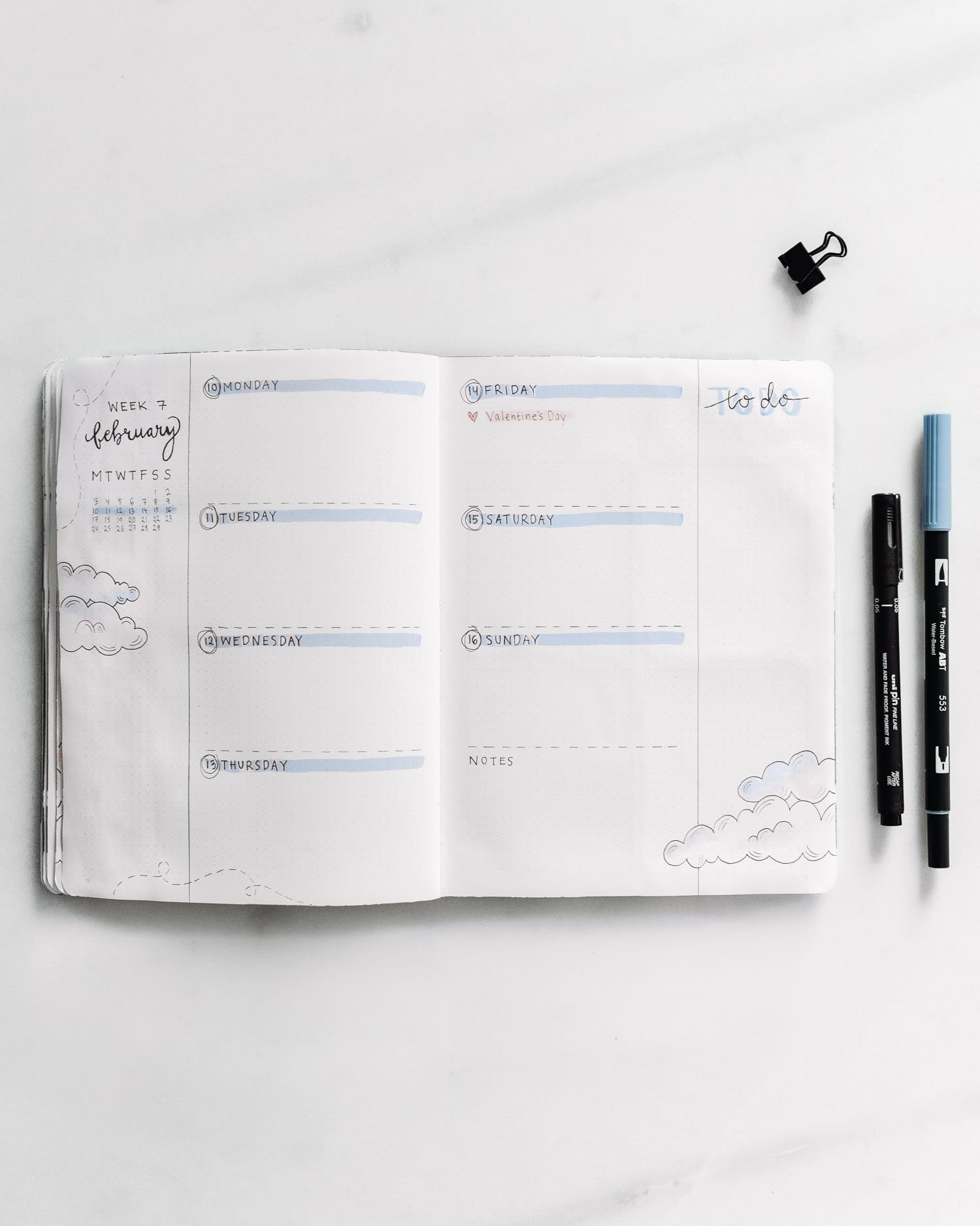 Bullet Journal veckoplanering: Minimalistiskt tema med moln