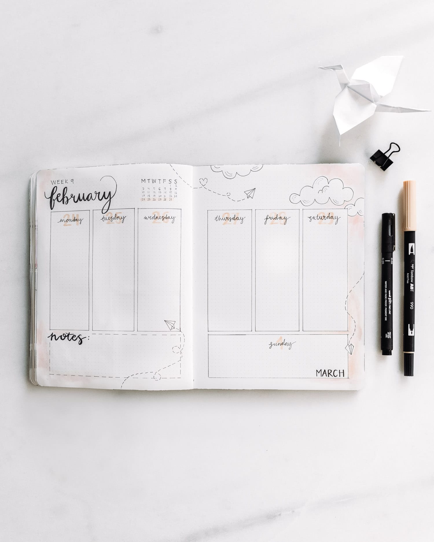 Bullet Journal veckoplanering: Tema med pappersflygplan