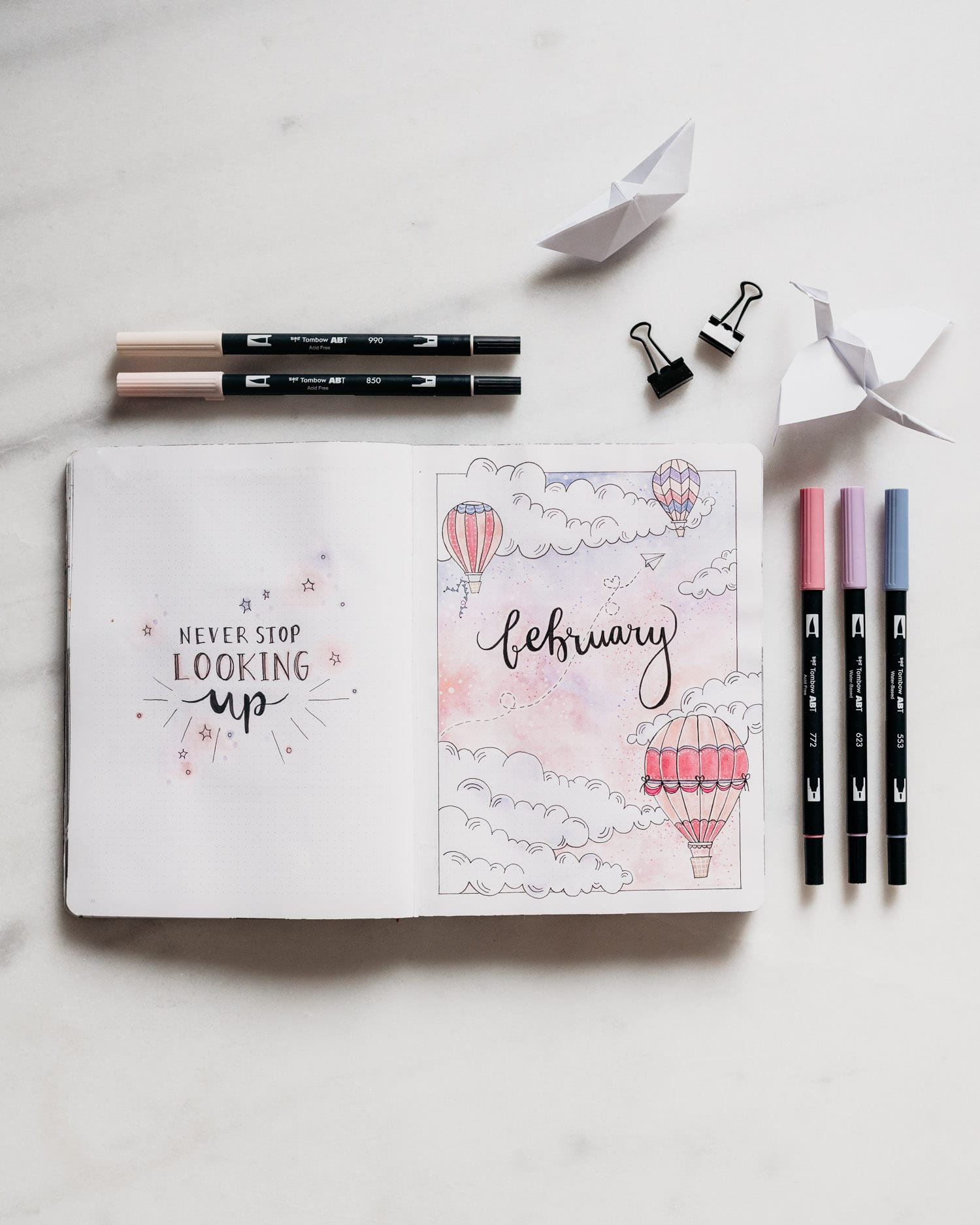 Bullet Journal Februari: Tema med luftballonger och pappersflygplan