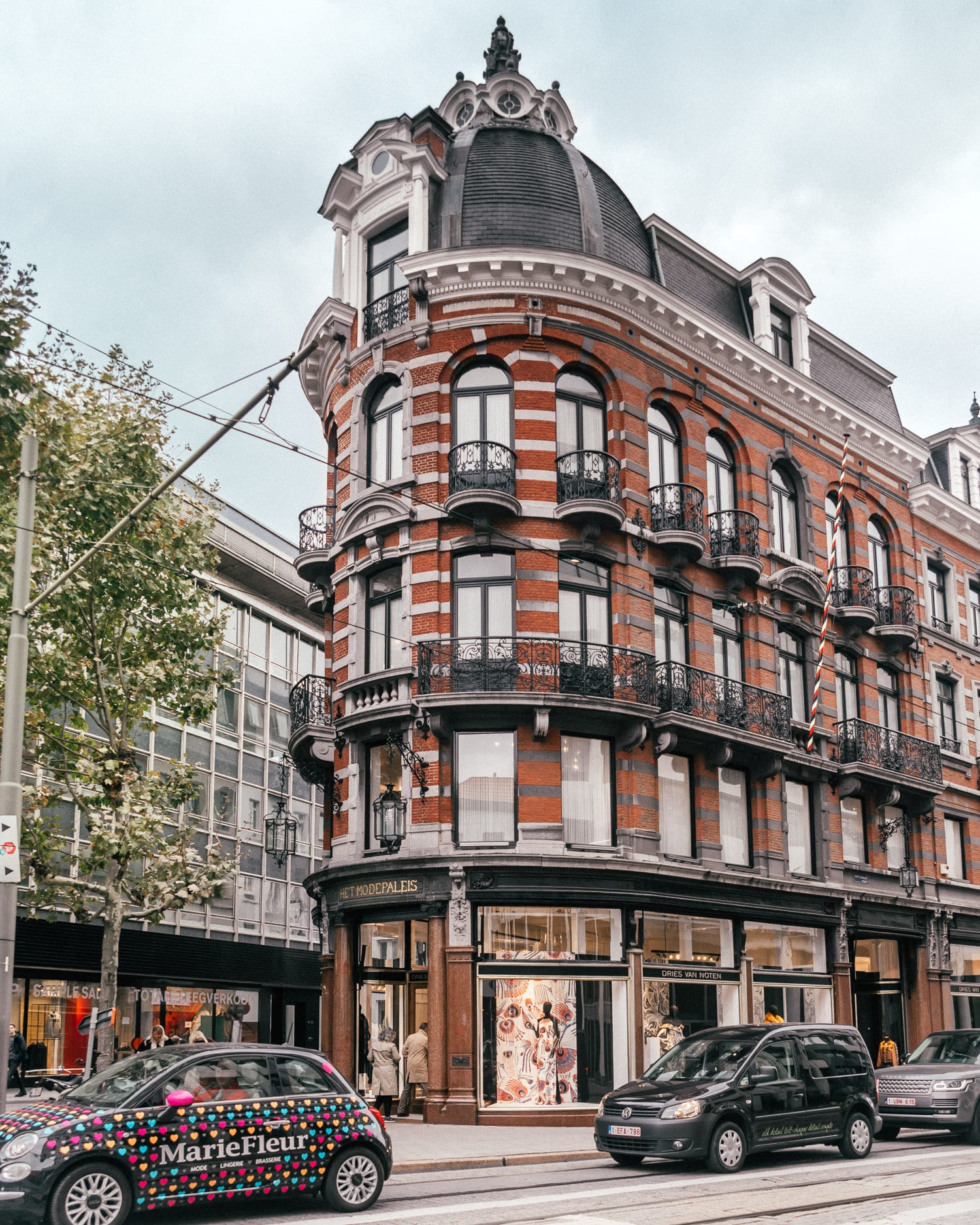 Dries Van Notens flaggskepsbutik Het Modepaleis i Antwerpen, Belgien