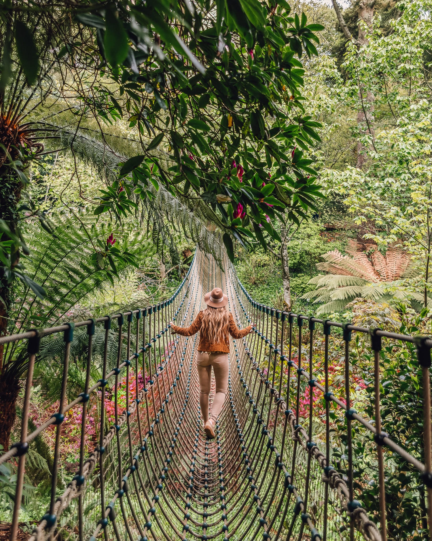 Burma Rope Bridge i The Lost Gardens of Heligan |  Vacker Instagramplats i Cornwall, England