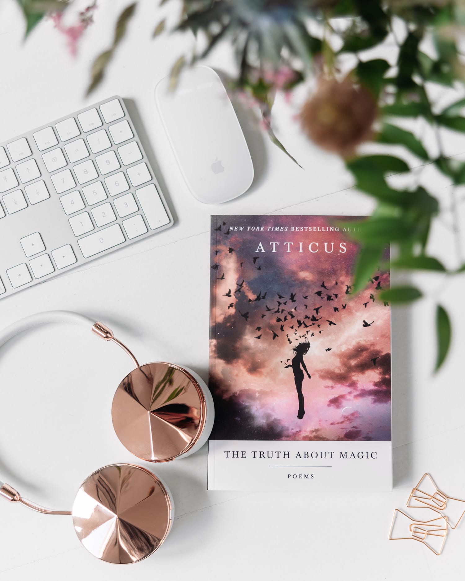 The Truth About Magic: Poems by Atticus | Flatlay för hemmakontor