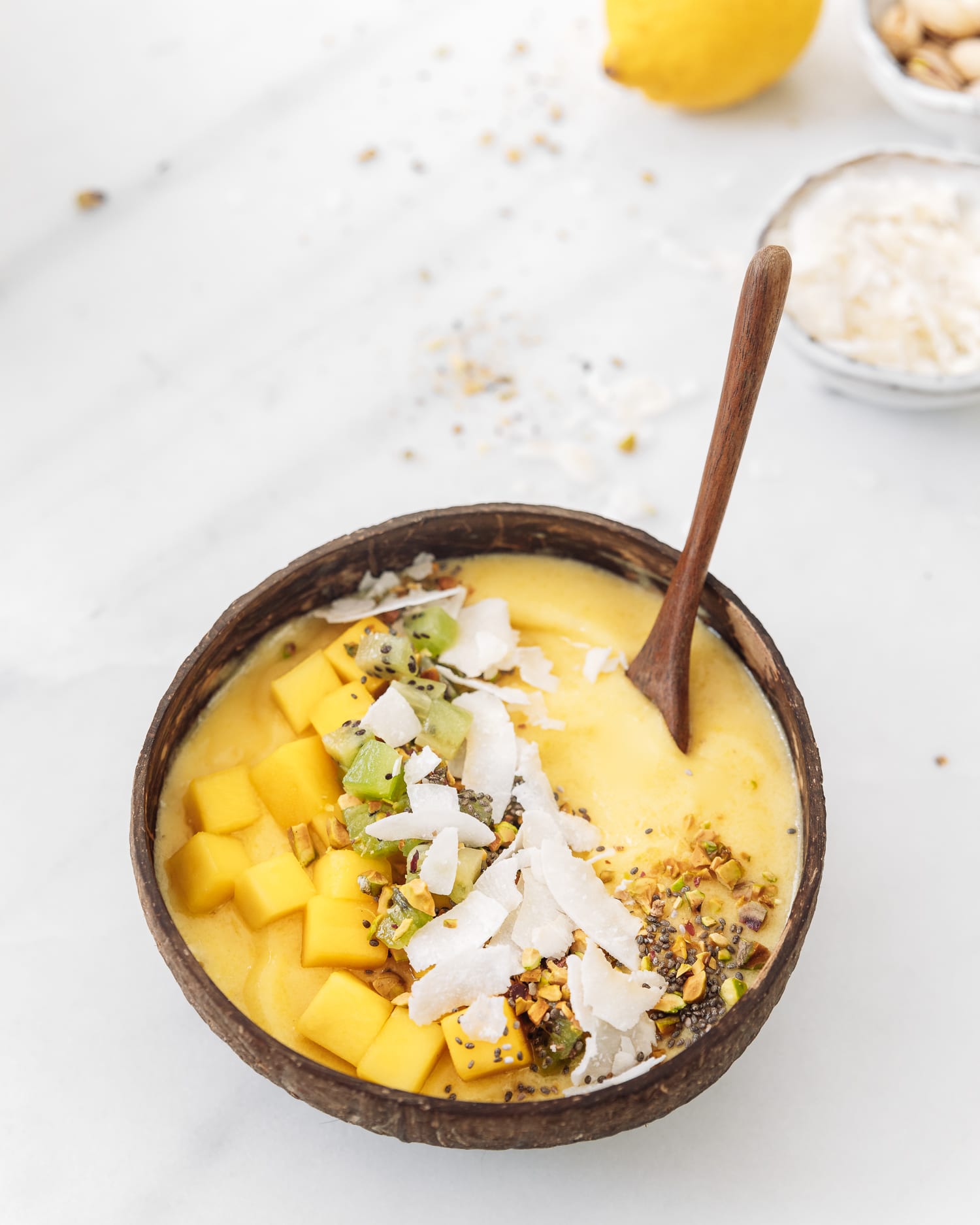 Ananas och mango- smoothiebowl