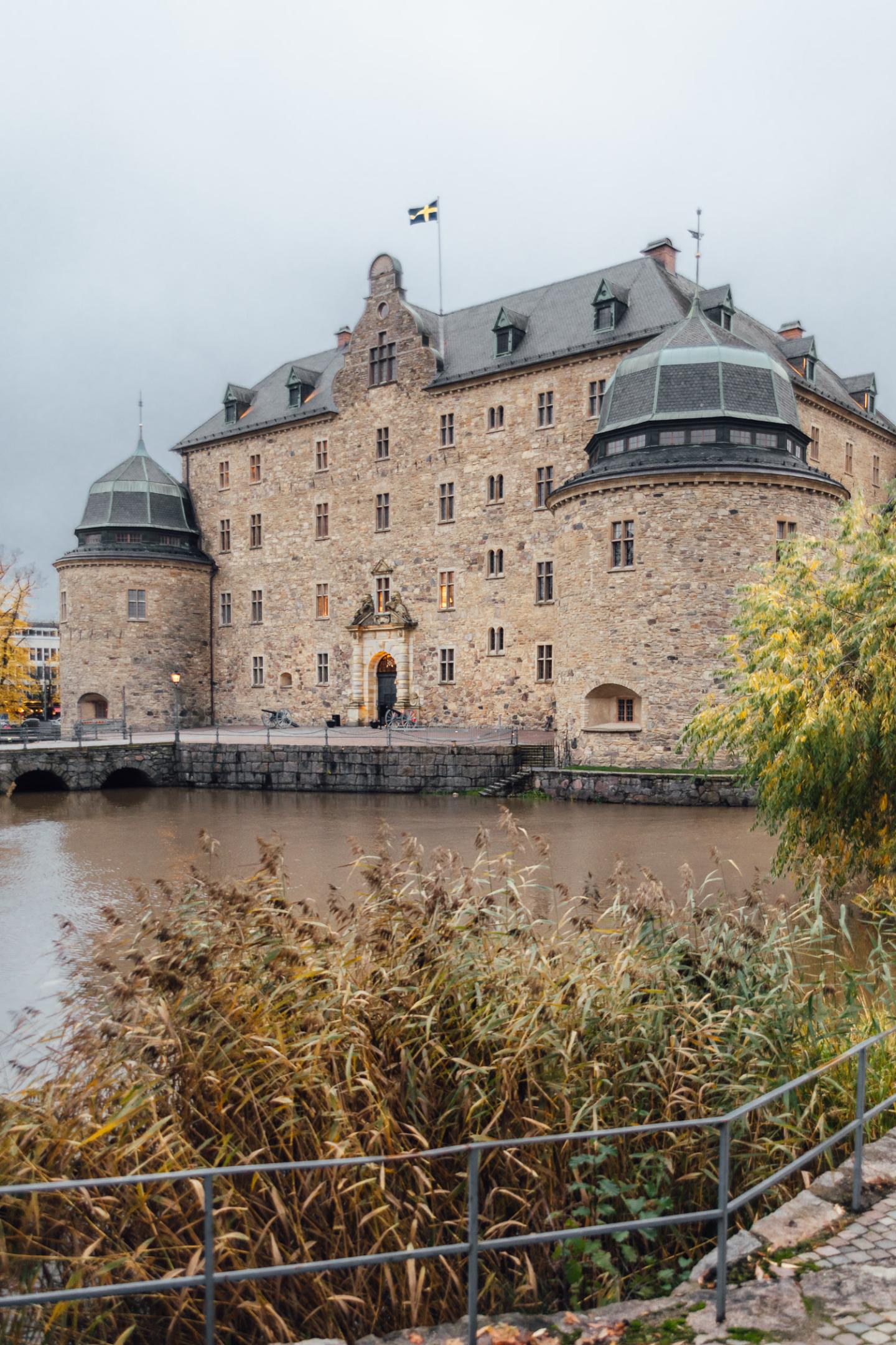 Sevärdhet i Örebro, Närke: Örebro slott på en holme i Svartån.