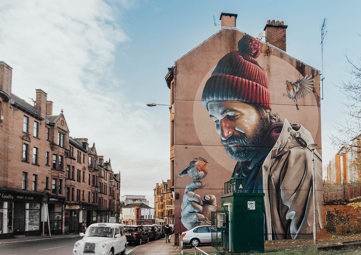 Vacker gatukonst av graffitikonstnären Sam Bates i Glasgow, Skottland