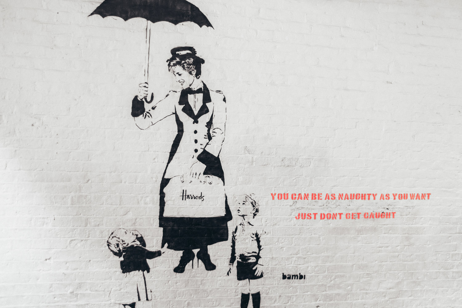 Bambi gatukonst - Lady Di as Mary Poppins i Neal's Yard, Covent Garden, London, Storbritannien