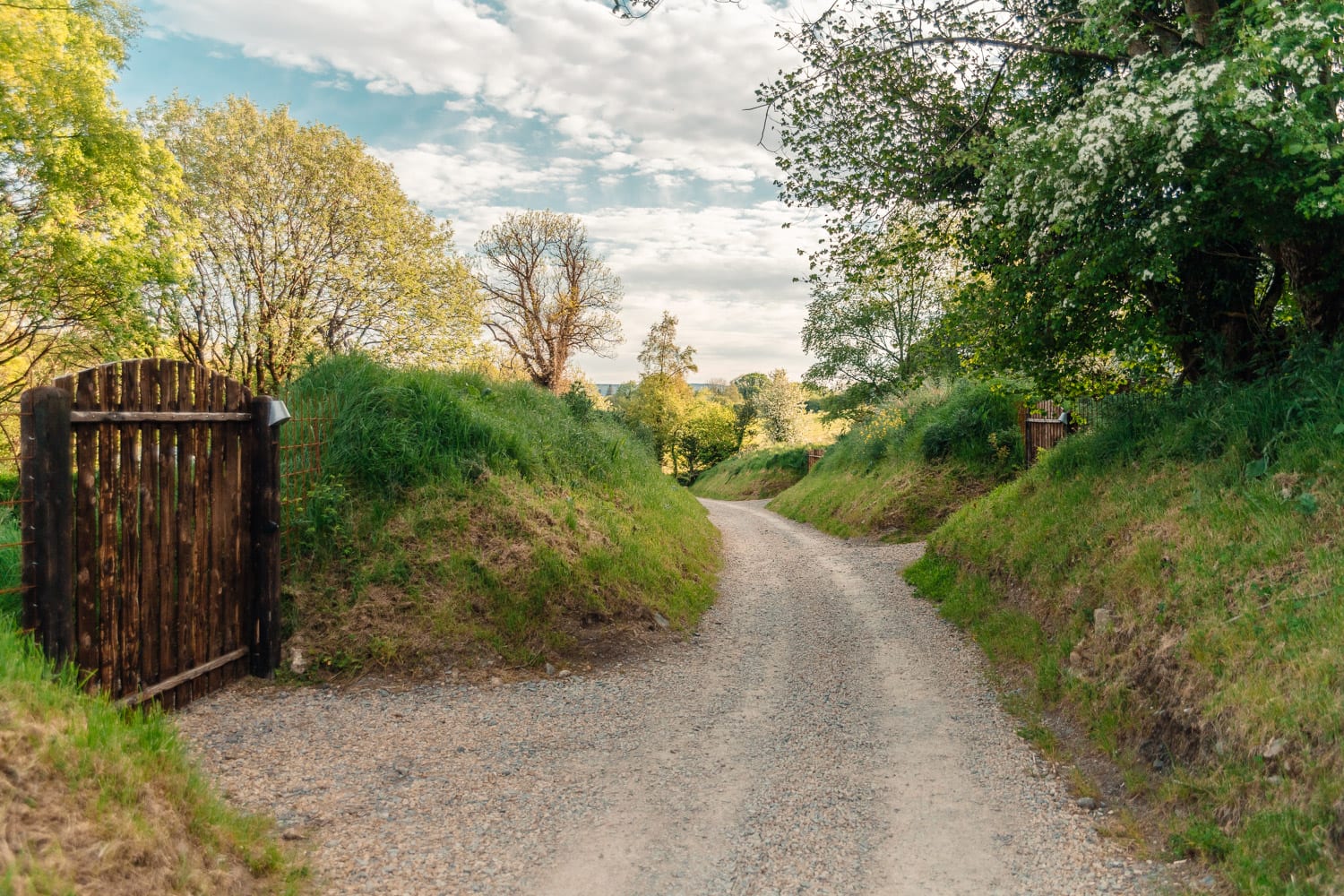 Idyllisk stig till bubbelhotell på Finn Lough Resort
