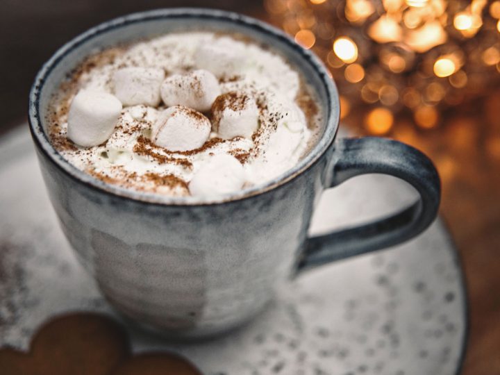 Hot Chocolate with mini marshmallows | Varm Choklad med grädde och minimarshmallows