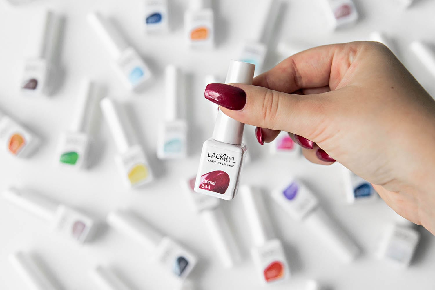 A Guide to Lackryl Acrylic All-in-One Manicure