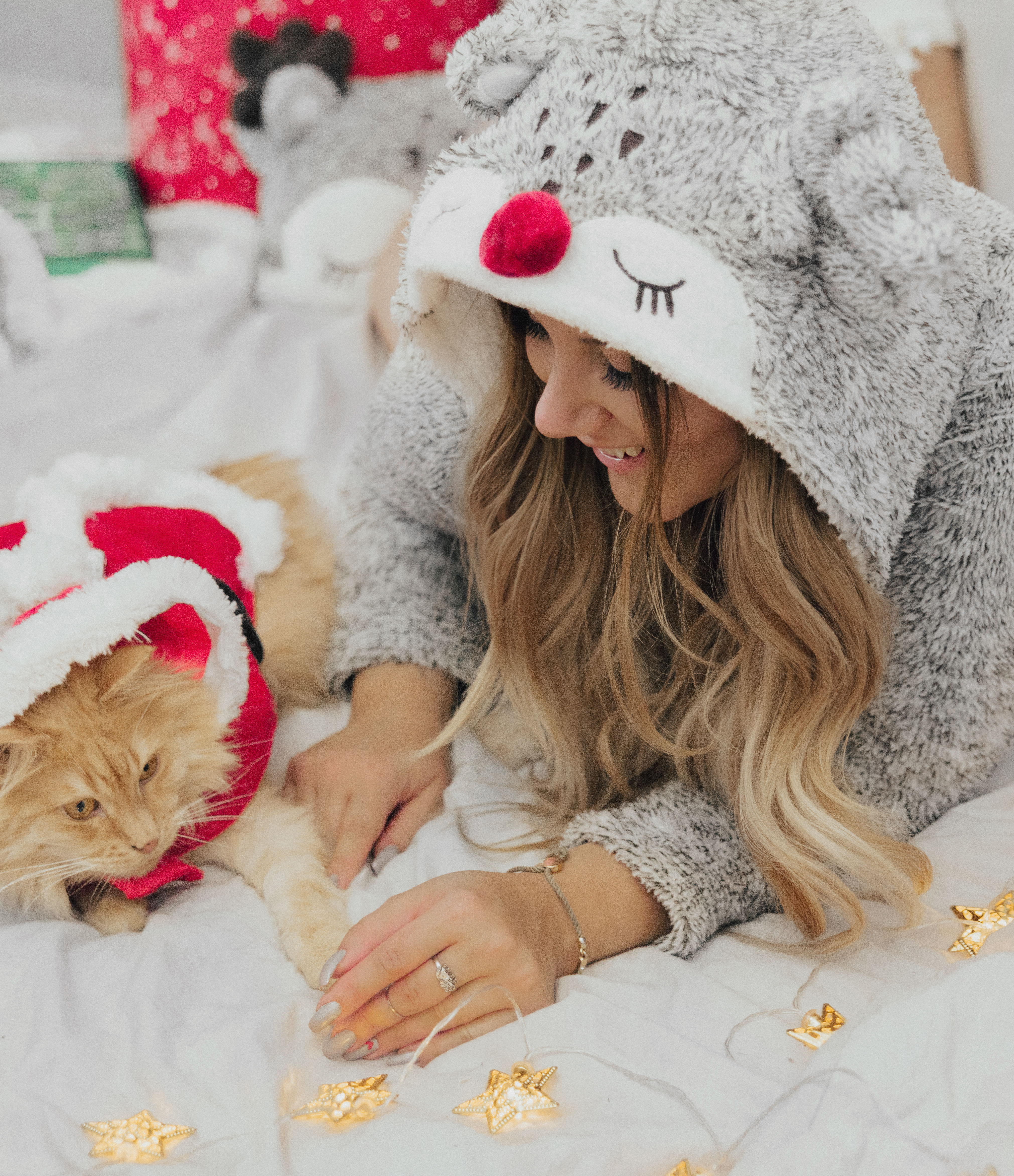 Hunkemöller Reindeer Fleece & Cat in Santa Clause Costume