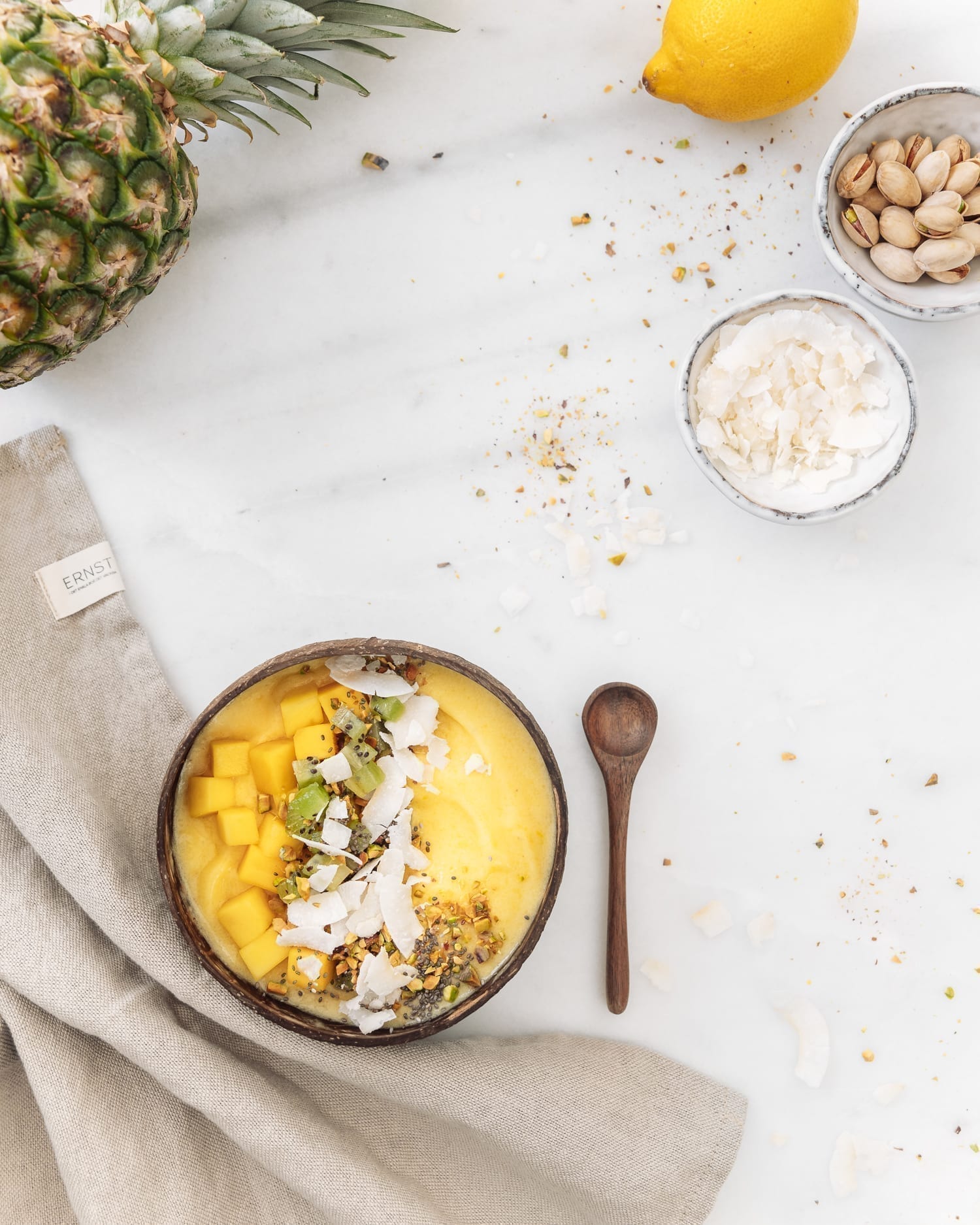 Veganskt recept: Smoothiebowl med ananas, mango och kokos