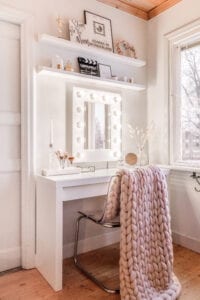 Chunky Knit Throw Blanket & Makeup Mirror with Lights